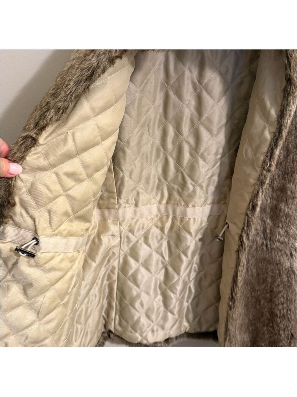 Banana Republic Faux Fur Vest - Picture 6 of 13